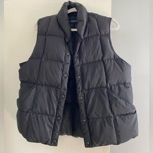 Eddie Bauer Lightweight Black Puffer Vest with snap closure - great condition!